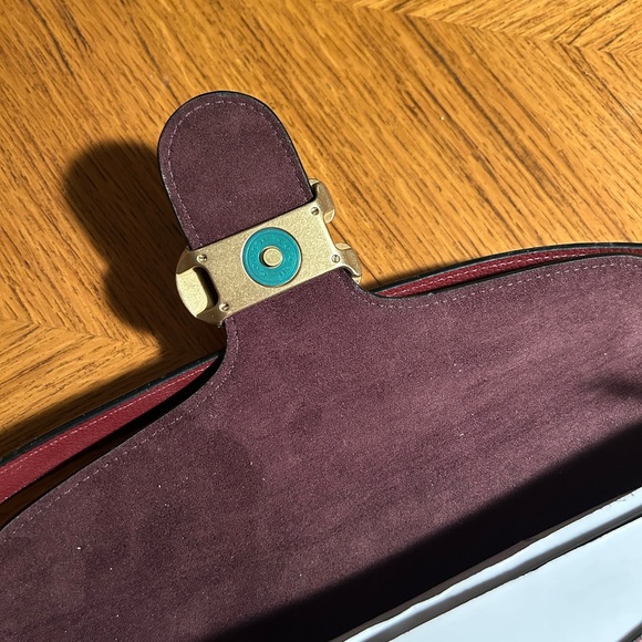 New Coach Elegant Burgundy Leather Shoulder Bag - Picture 11 of 16